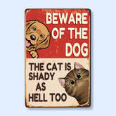 Méfiez-vous du chien, le chat est ombragé - Panneau en métal personnalisé - Cadeau drôle de décoration extérieure pour les amoureux des animaux de compagnie, propriétaire de chien et chat, maman chien, papa chat